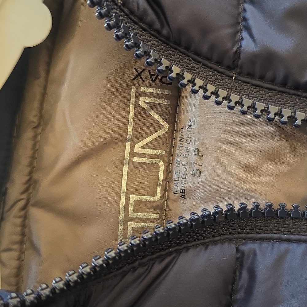 TUMI Packable down puffer jacket! S - Picture 3 of 9